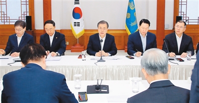 On July 10th, South Korean President Moon Jae in met with senior executives of large Korean enterprises.